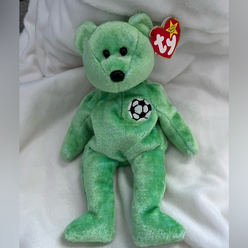 Retired Vintage Ty Beanie Baby Kicks the Soccer Bear